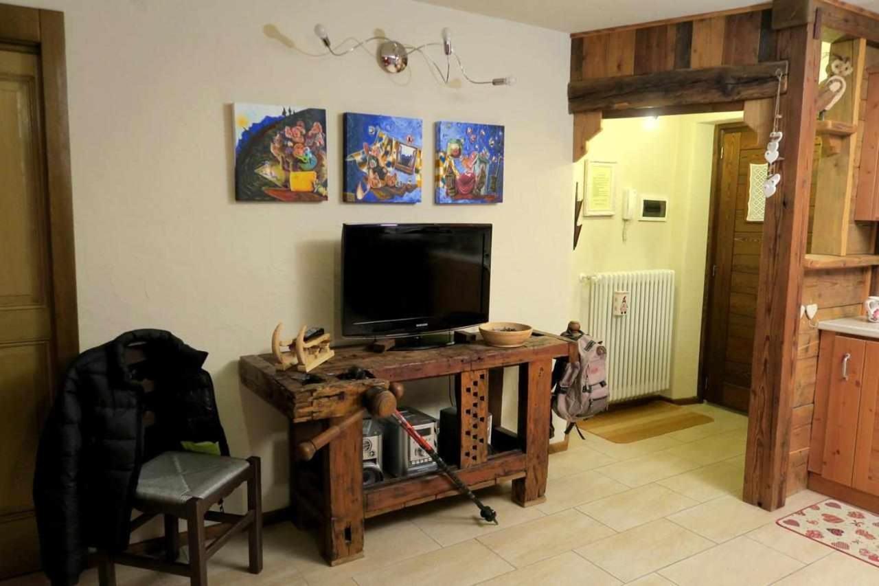 Romantica Suite Con Vasca Idromassaggio Aosta Exterior photo